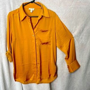 Used/ great condition, mustard color, long sleeves, one pocket